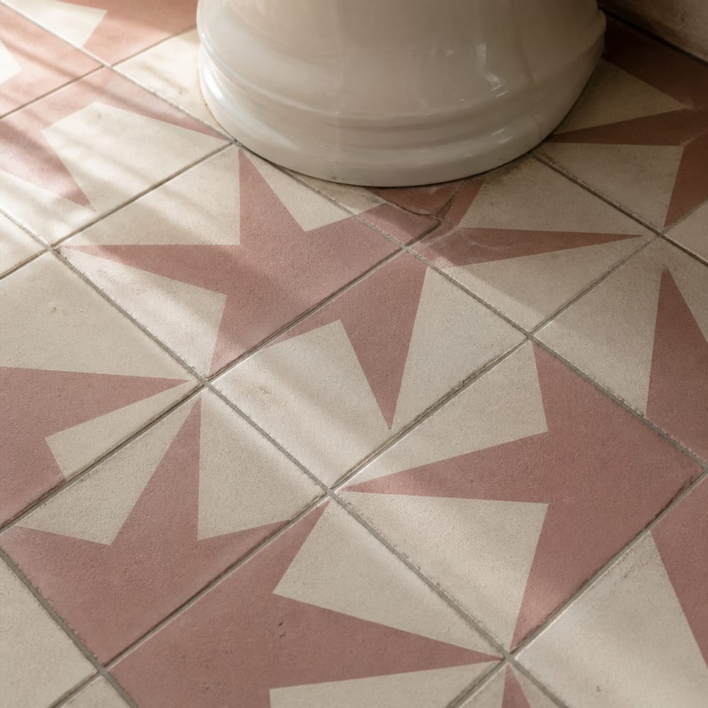 Azulejo de cemento en patrón geométrico de estrella