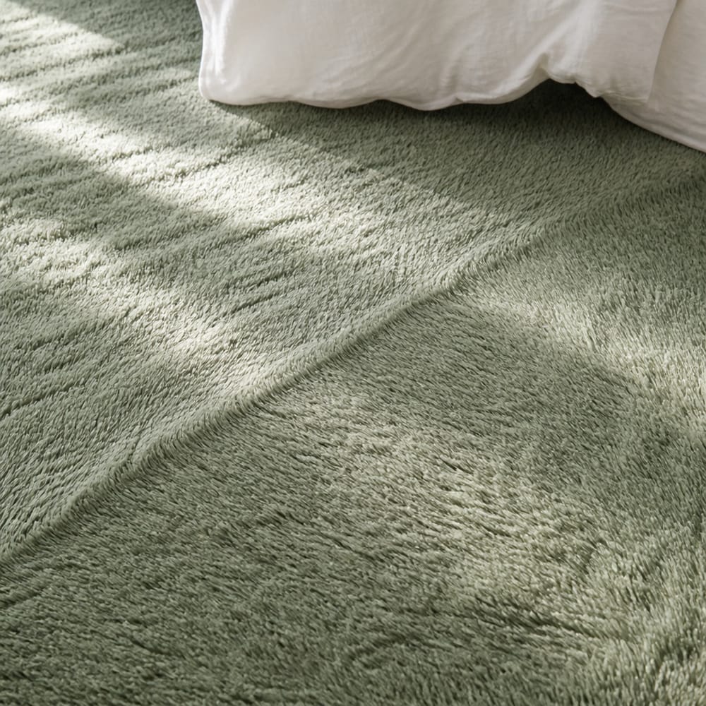 Detalle aéreo de textura de alfombra verde salvia de pelo alto