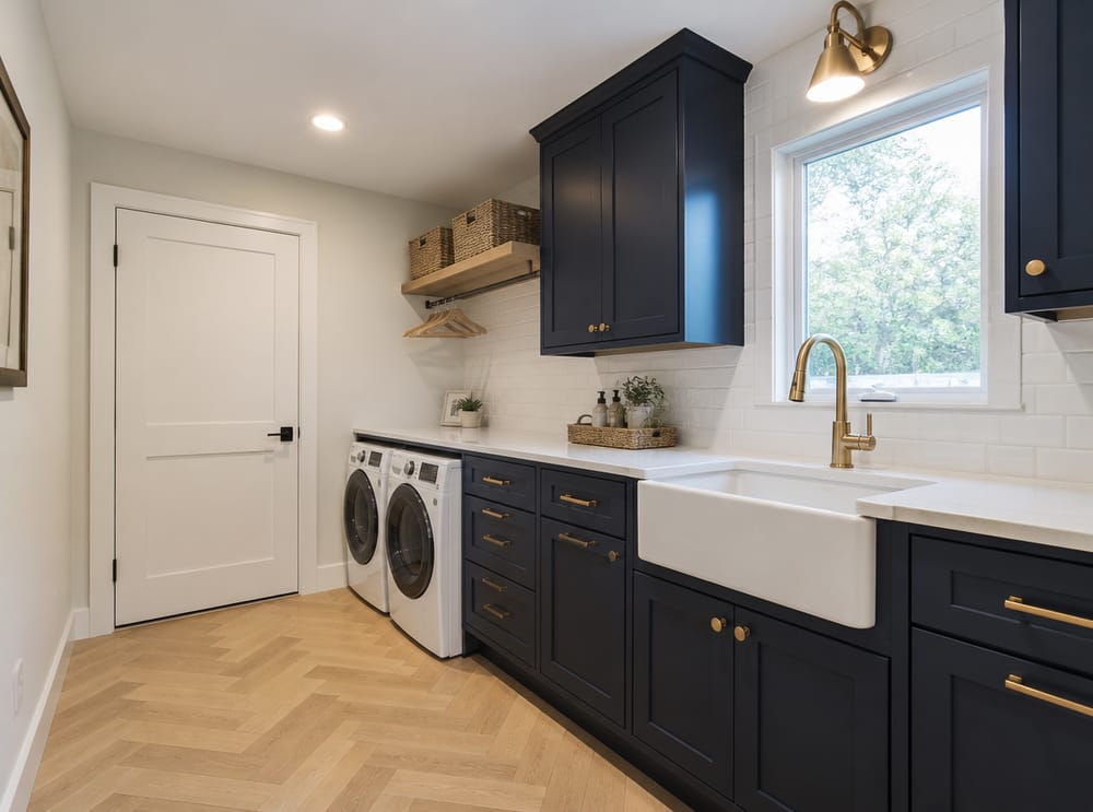 Lavello sottopiano in fireclay in mobili navy shaker