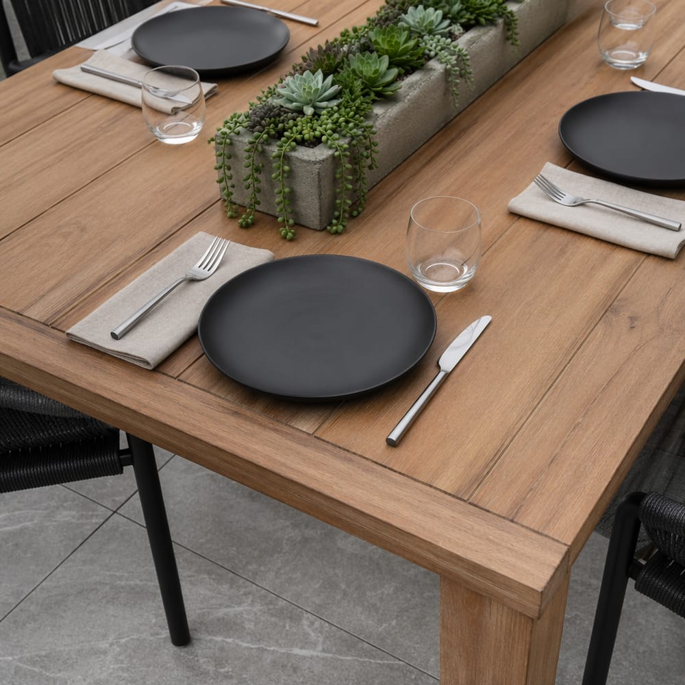 Table en teck avec jardinière en béton centrale