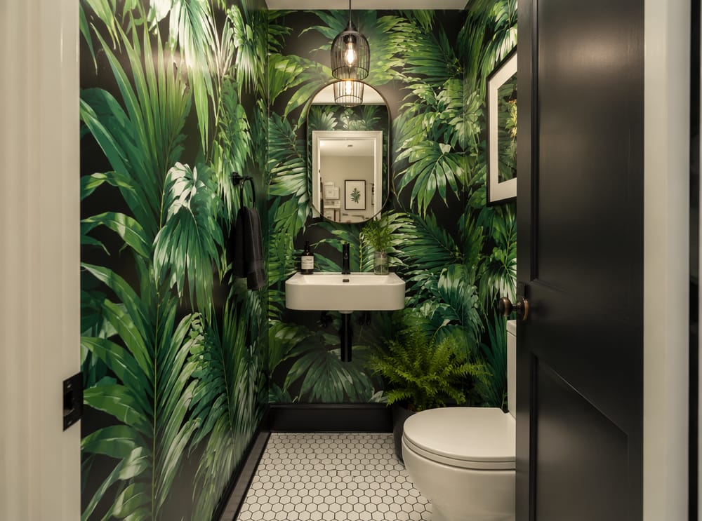 Jungle palm leaf wallpaper in emerald and black