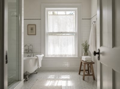 Ideas de Cortinas para Baño que Hacen Más que Cubrir una Ventana